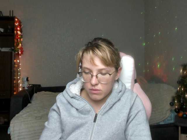 Live sex webcam photo for Regimasmile #290268263