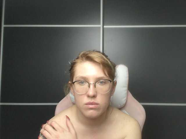 Live sex webcam photo for Regimasmile #290434007