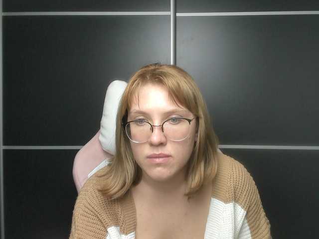 Live sex webcam photo for Regimasmile #290447659