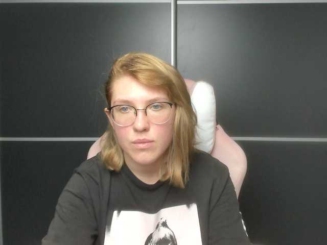 Live sex webcam photo for Regimasmile #290465932