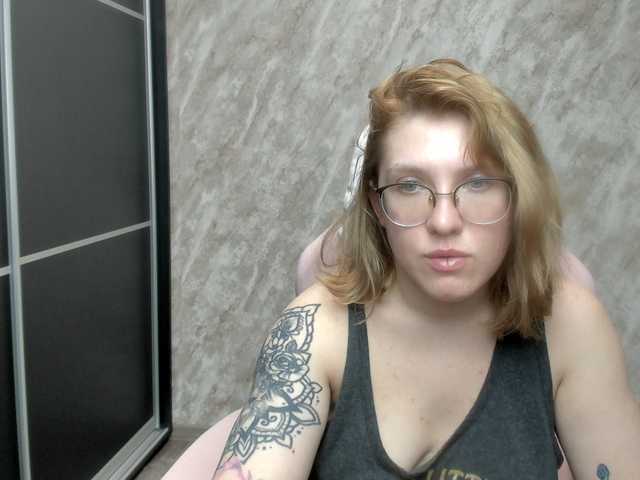 Live sex webcam photo for Regimasmile #290502392