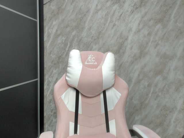 Live sex webcam photo for Regimasmile #290532725