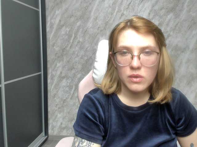 Live sex webcam photo for Regimasmile #290536526