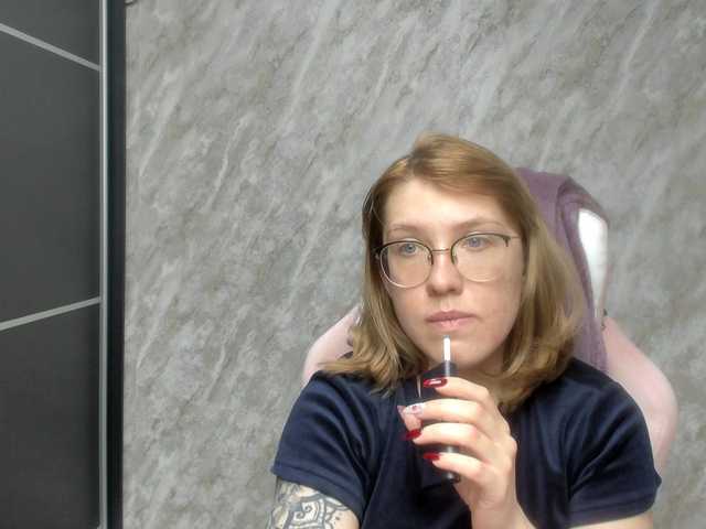 Live sex webcam photo for Regimasmile #290540798