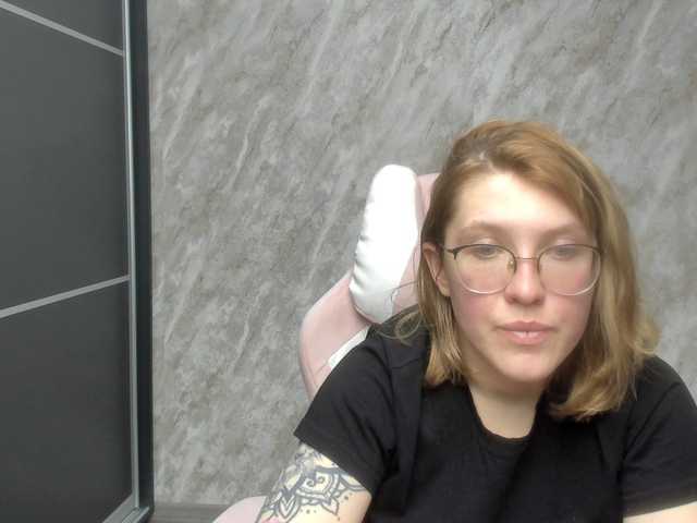 Live sex webcam photo for Regimasmile #290548523