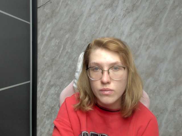 Live sex webcam photo for Regimasmile #290559457