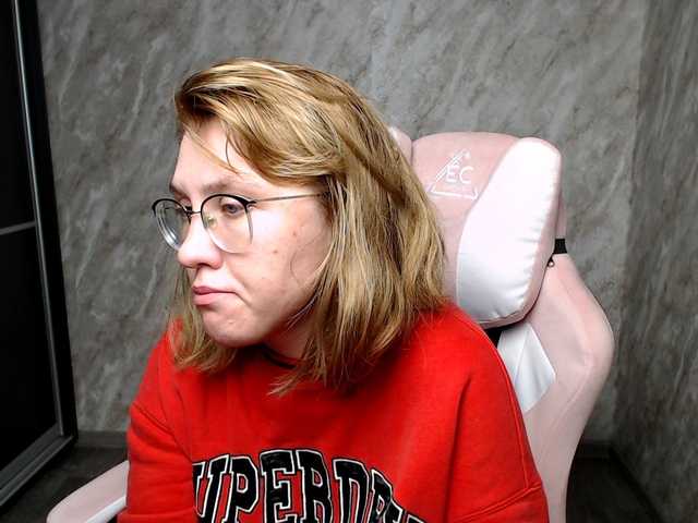 Live sex webcam photo for Regimasmile #290612241