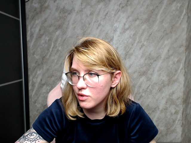 Live sex webcam photo for Regimasmile #290621361