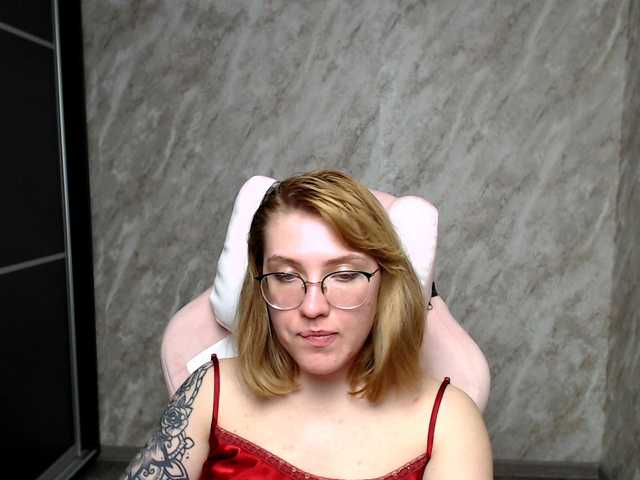 Live sex webcam photo for Regimasmile #290628838