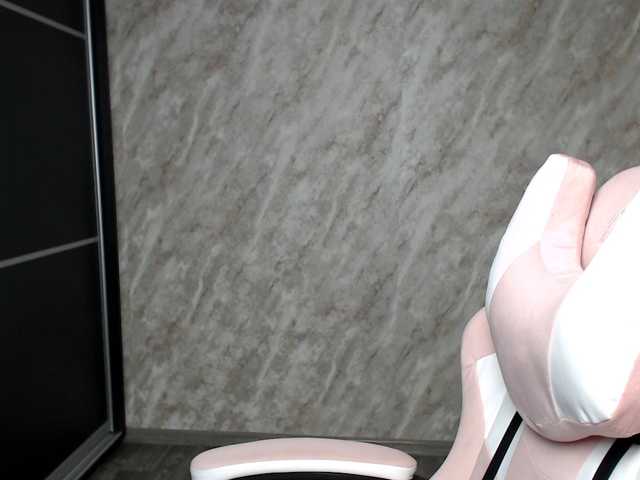 Live sex webcam photo for Regimasmile #290663427