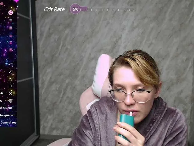 Live sex webcam photo for Regimasmile #290845608