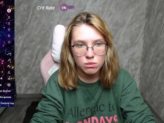 Live sex webcam photo for Regimasmile #290970911