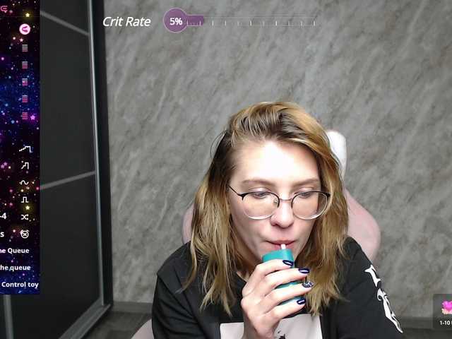 Live sex webcam photo for Regimasmile #291103341