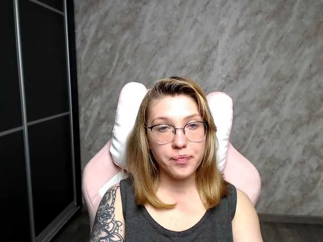 Live sex webcam photo for Regimasmile #291166021