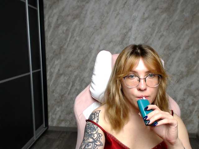 Live sex webcam photo for Regimasmile #291190415