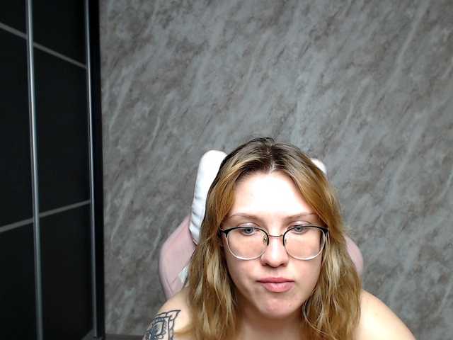 Live sex webcam photo for Regimasmile #291197494