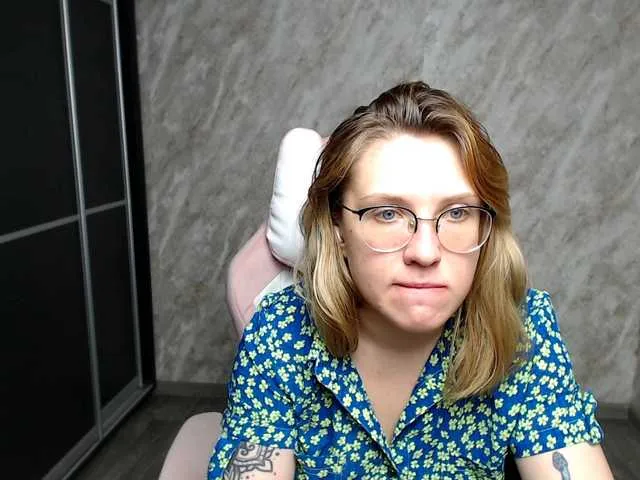 Live sex webcam photo for Regimasmile #291212994