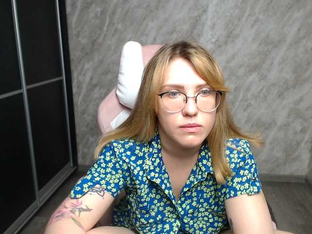 Live sex webcam photo for Regimasmile #291219533