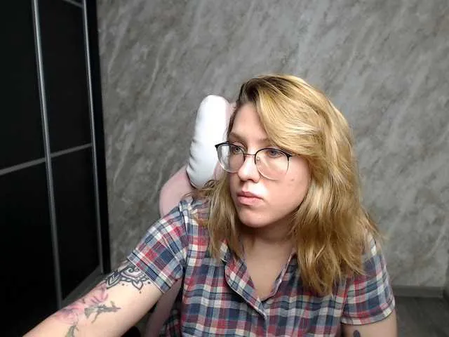 Live sex webcam photo for Regimasmile #291238637