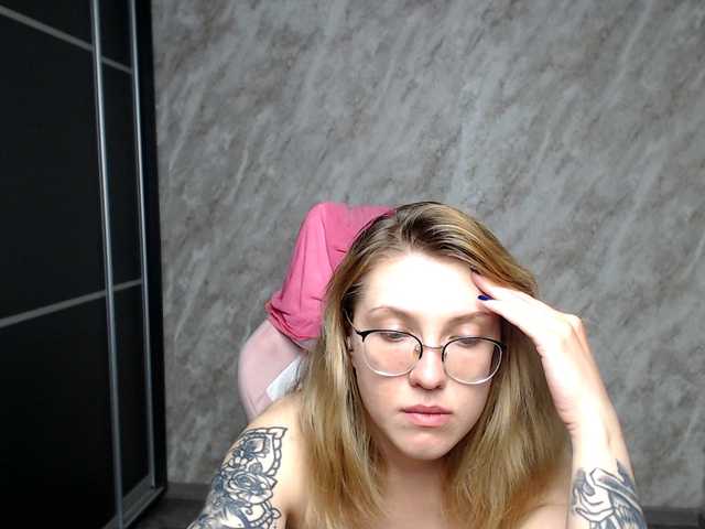 Live sex webcam photo for Regimasmile #291245857