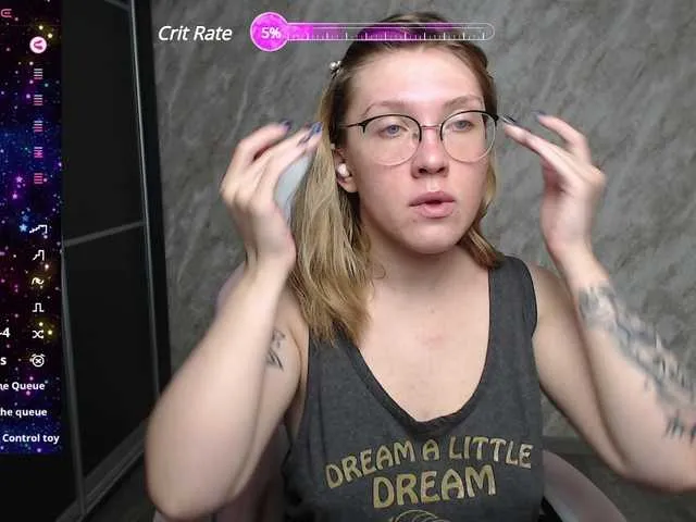 Live sex webcam photo for Regimasmile #291272276