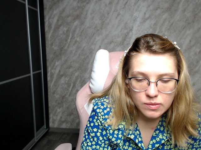 Live sex webcam photo for Regimasmile #291287388