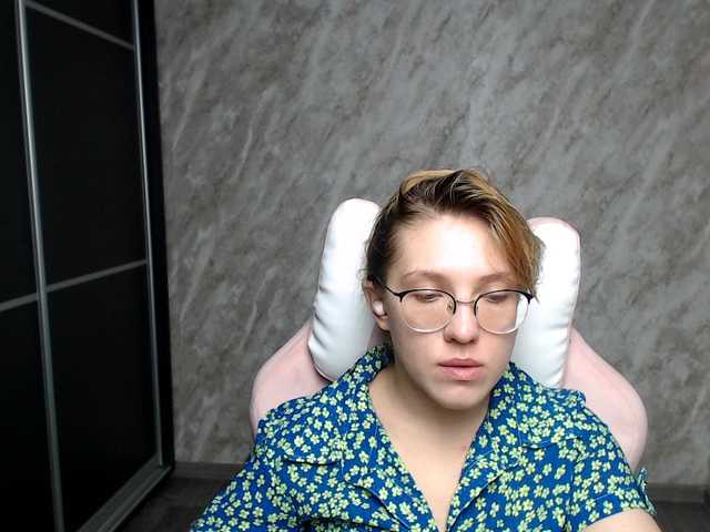 Live sex webcam photo for Regimasmile #291291193