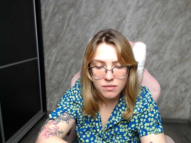 Live sex webcam photo for Regimasmile #291358721