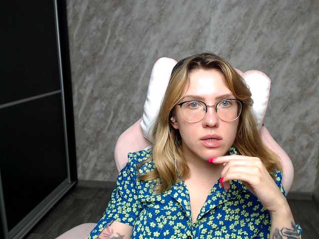 Live sex webcam photo for Regimasmile #291359851