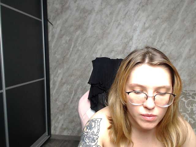 Live sex webcam photo for Regimasmile #291377677