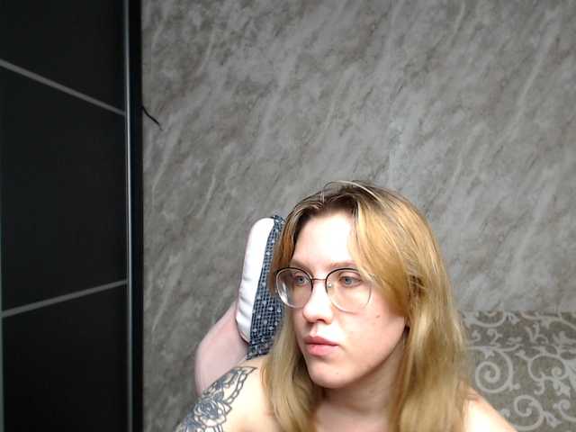 Live sex webcam photo for Regimasmile #291399048