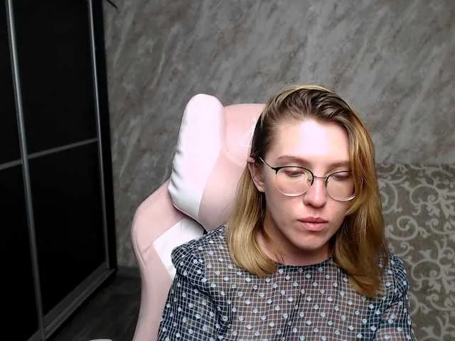 Live sex webcam photo for Regimasmile #291405641