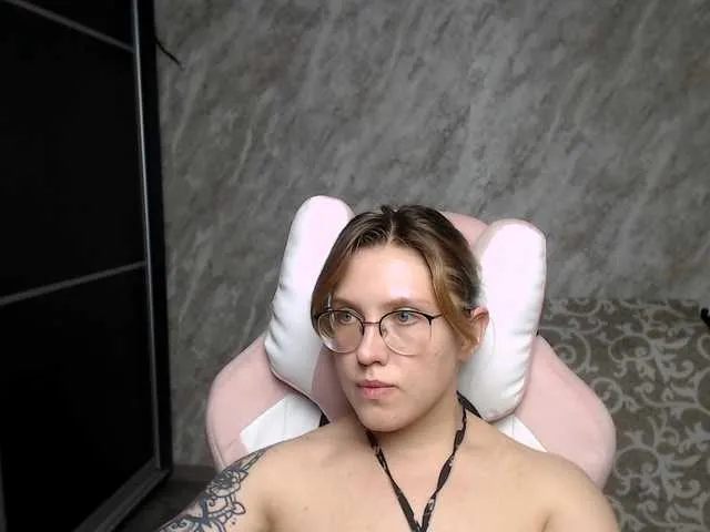 Live sex webcam photo for Regimasmile #291438024