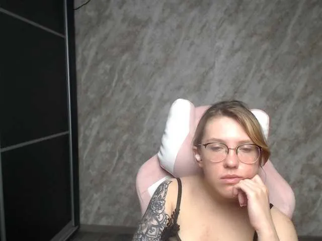 Live sex webcam photo for Regimasmile #291502920