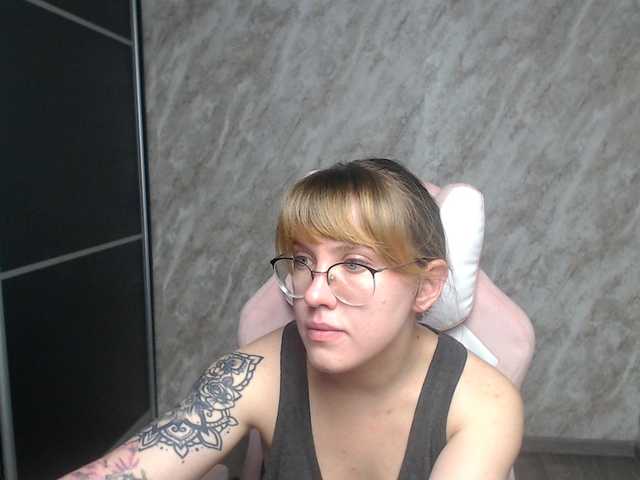 Live sex webcam photo for Regimasmile #291528041