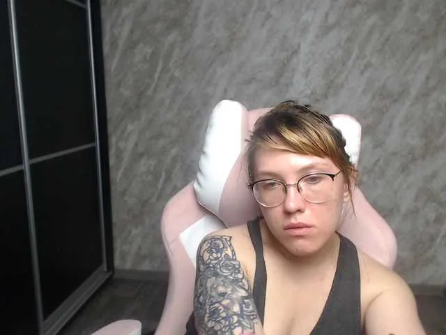 Live sex webcam photo for Regimasmile #291535223