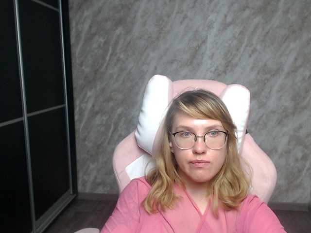 Live sex webcam photo for Regimasmile #291542365