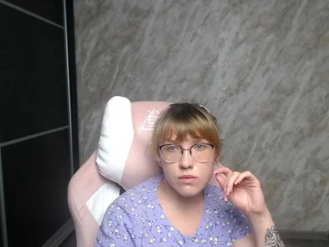 Live sex webcam photo for Regimasmile #291547383