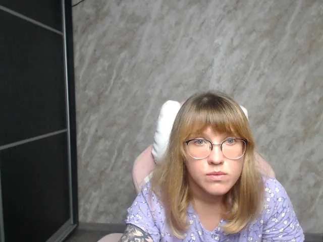 Live sex webcam photo for Regimasmile #291548453