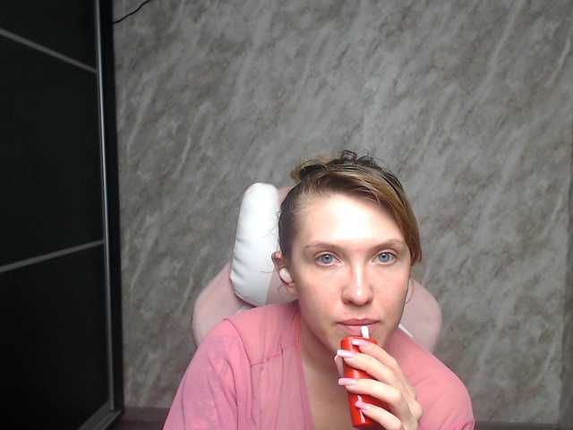 Live sex webcam photo for Regimasmile #291575249