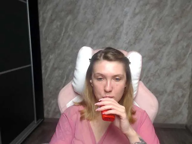 Live sex webcam photo for Regimasmile #291581653