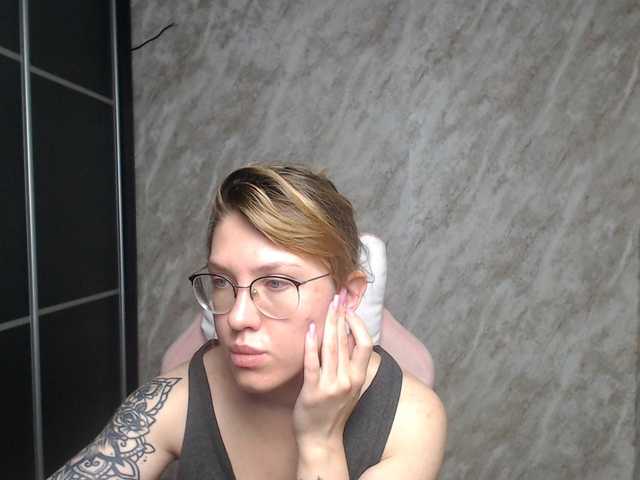 Live sex webcam photo for Regimasmile #291585777