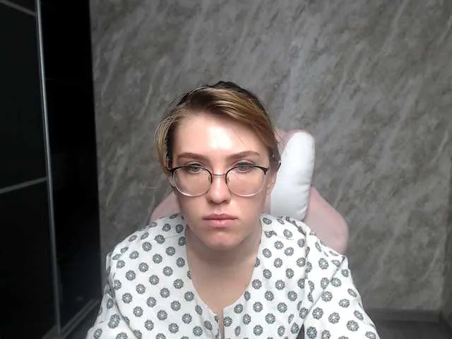 Live sex webcam photo for Regimasmile #291599251