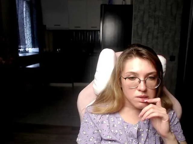 Live sex webcam photo for Regimasmile #291614221