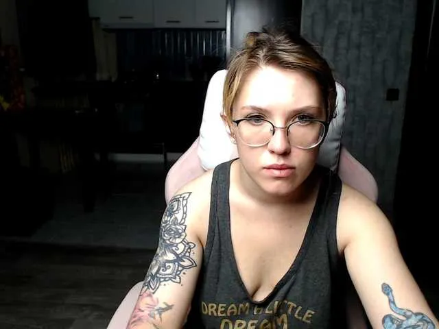 Live sex webcam photo for Regimasmile #291631766