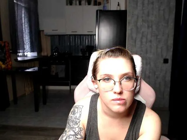 Live sex webcam photo for Regimasmile #291633396