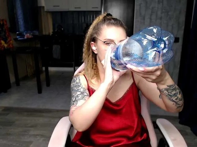 Live sex webcam photo for Regimasmile #291757536