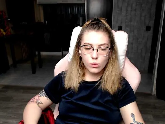 Live sex webcam photo for Regimasmile #291762984