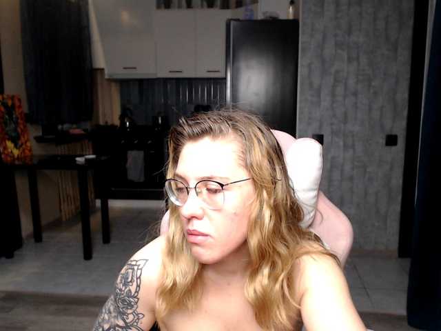 Live sex webcam photo for Regimasmile #291781168