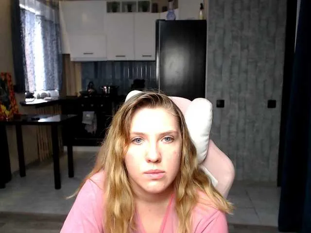 Live sex webcam photo for Regimasmile #291791023